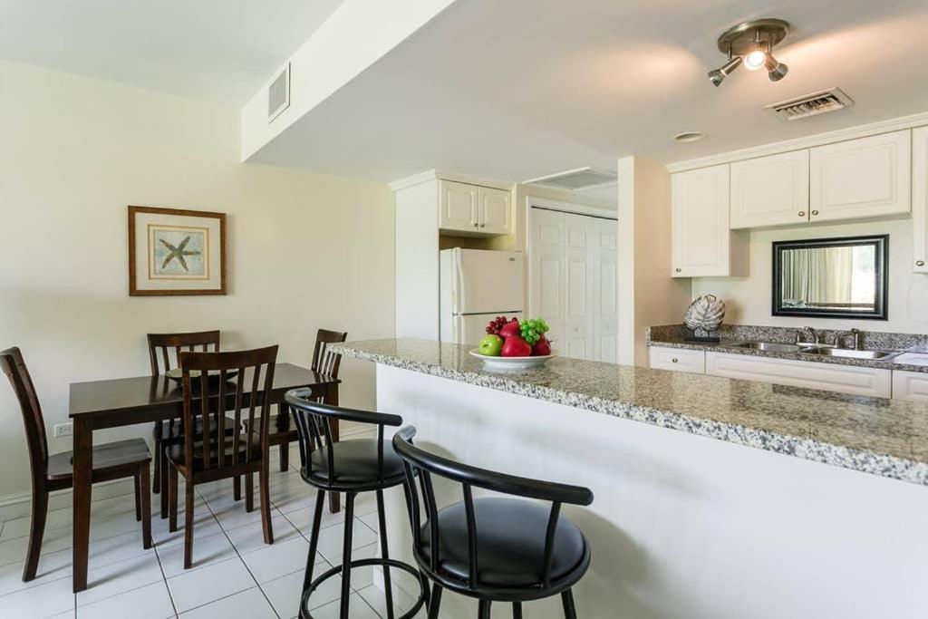 Beach Living At Island Pine Villas Blp Джорджтаун Екстер'єр фото