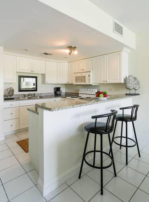 Beach Living At Island Pine Villas Blp Джорджтаун Екстер'єр фото