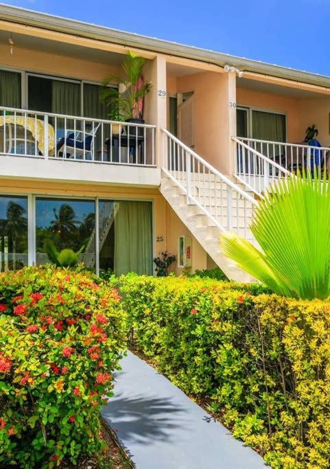 Beach Living At Island Pine Villas Blp Джорджтаун Екстер'єр фото