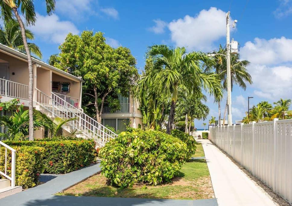 Beach Living At Island Pine Villas Blp Джорджтаун Екстер'єр фото